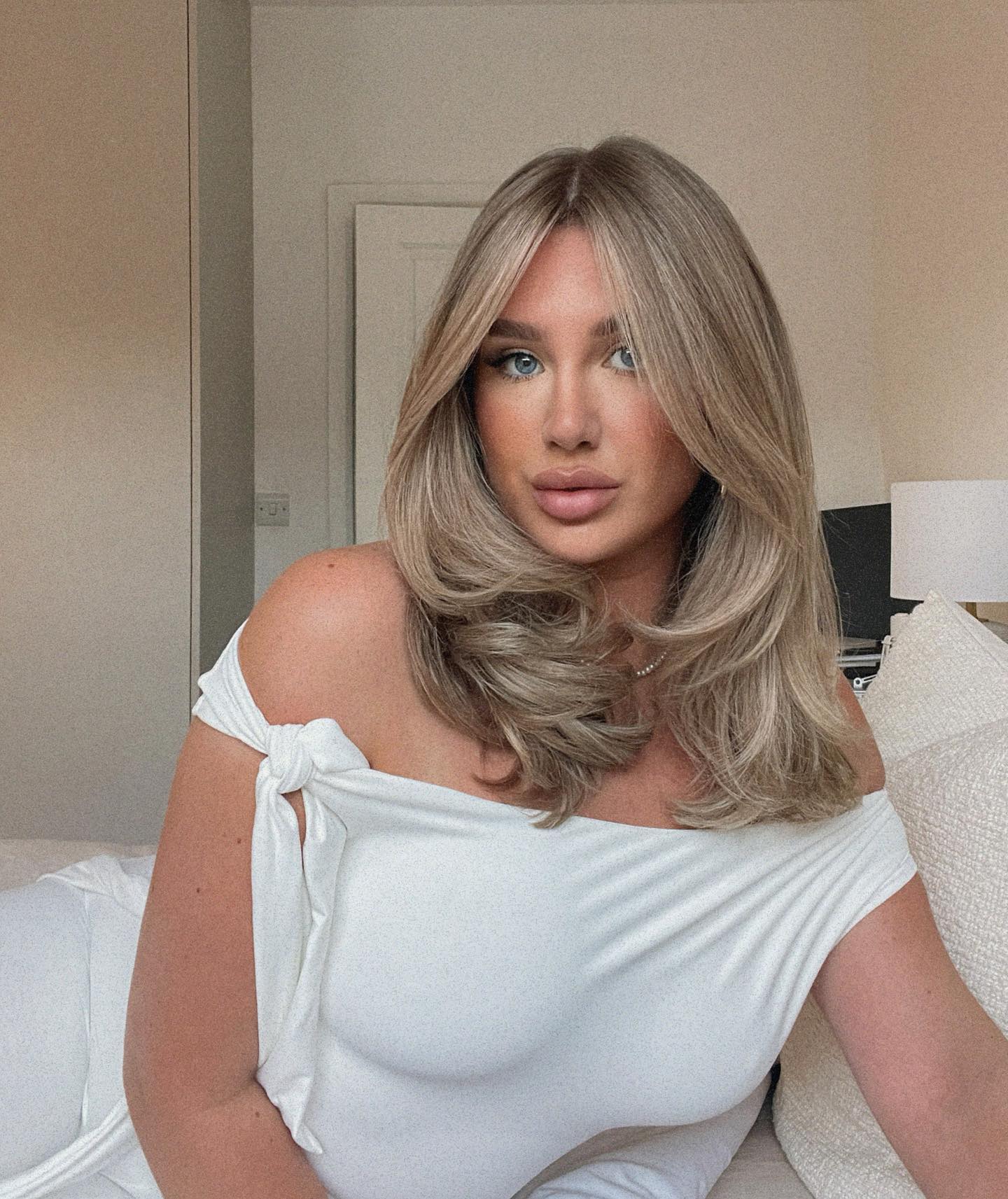 Chloe Welsh: Age, Career, Height, Net Worth & More